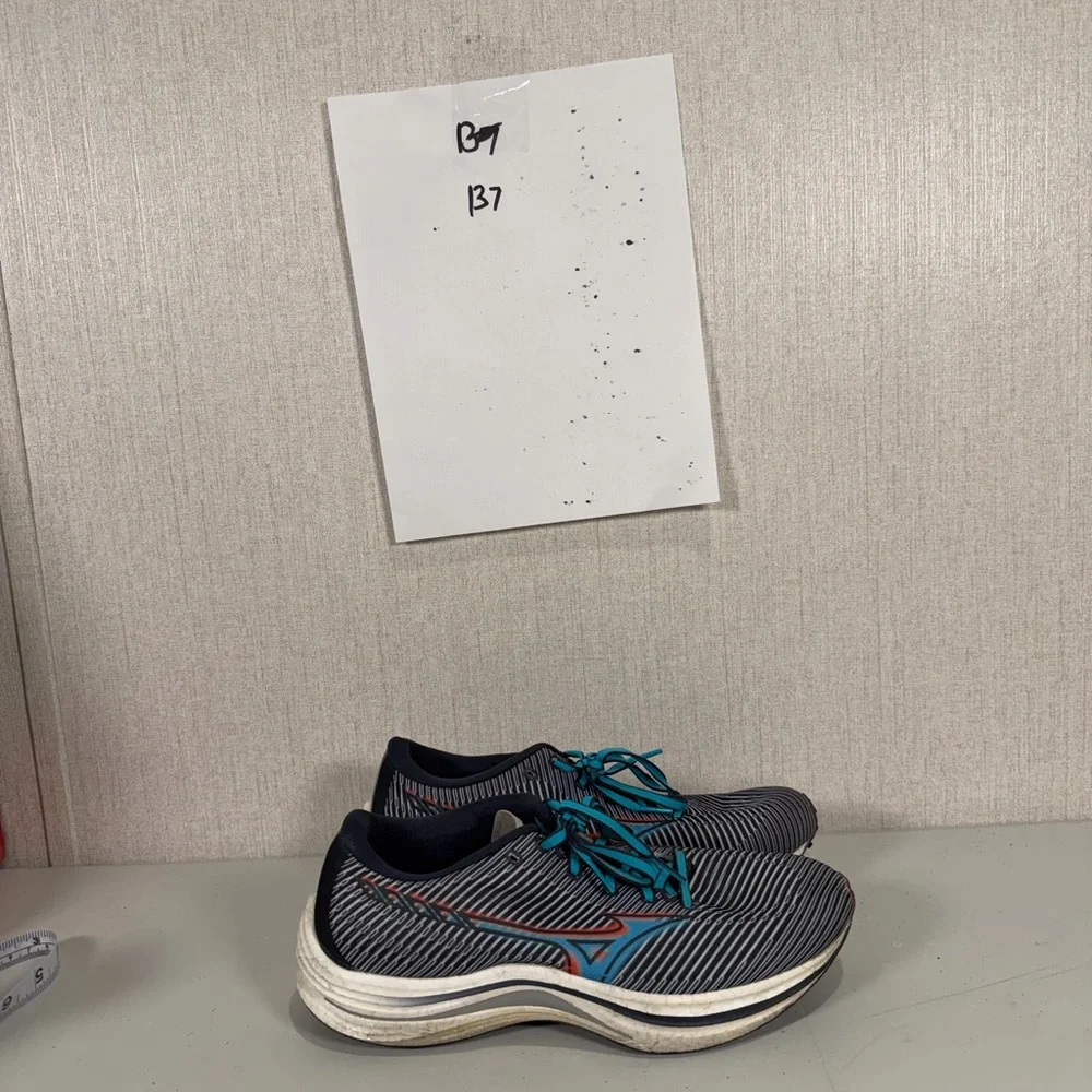 Mizuno women wave